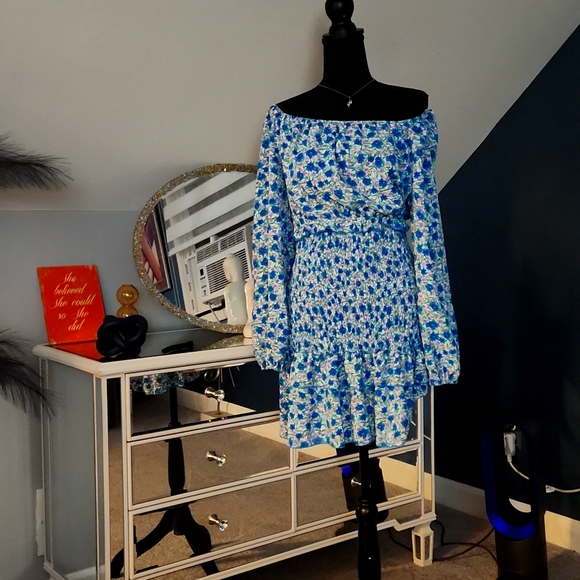 Off the Shoulder Dress - Picture 1 of 4